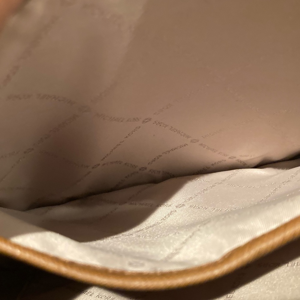 Brown crossbody Michael Kors Bag with gold studs - Picture 3 of 3